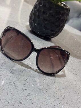 Women's Oversized Black Sunglasses with Gradient Lenses